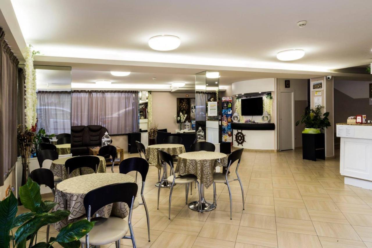 My Hotel Чезенатико Экстерьер фото